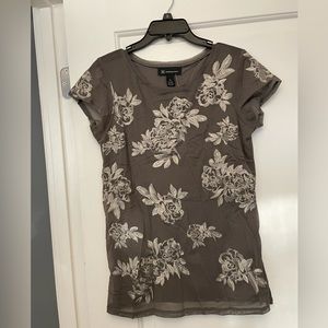 NWT INC grey shirt with embroidery flowers. Short sleeves